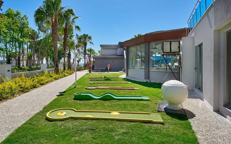 MINI GOLF